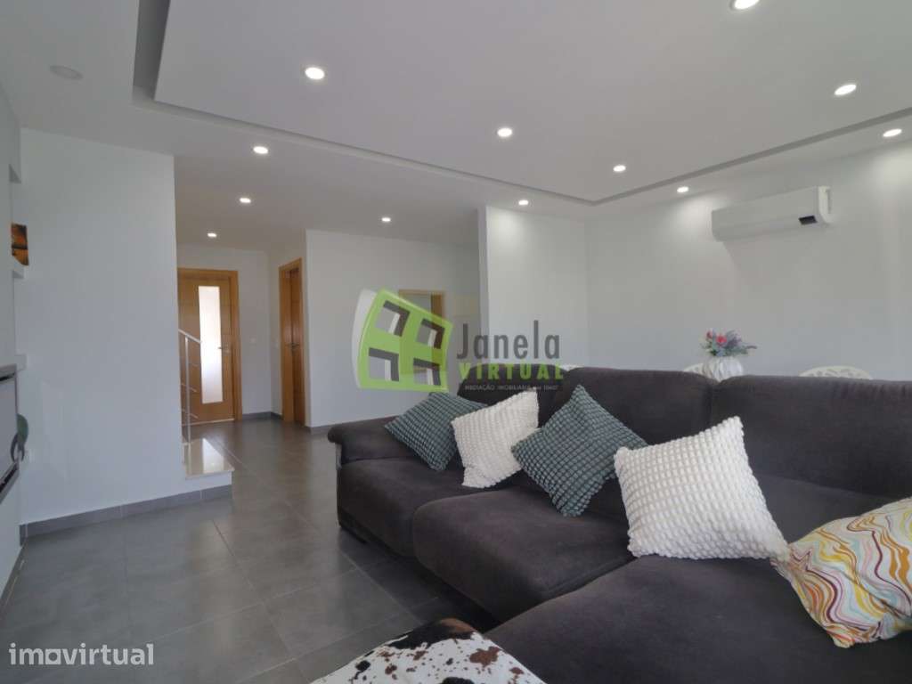Moradia Geminada T3 com Piscina - Quinta do Conde - Grande imagem: 4/34