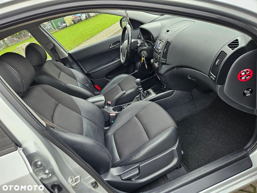 Hyundai i30 1.6 Premium - 11