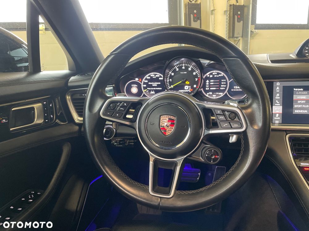 Porsche Panamera - 27