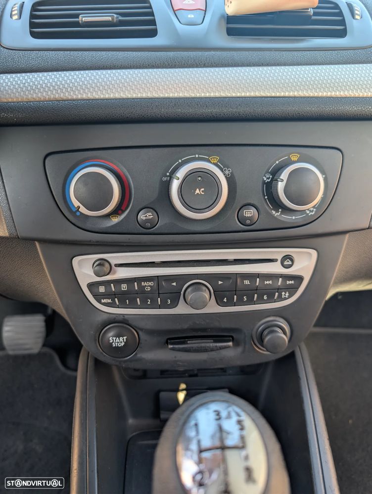 Renault Mégane Coupe 1.5 dCi Dynamique - 9