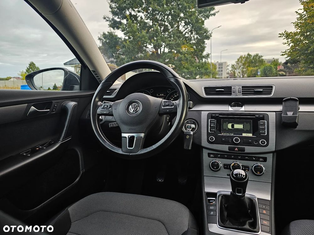 Volkswagen Passat - 13