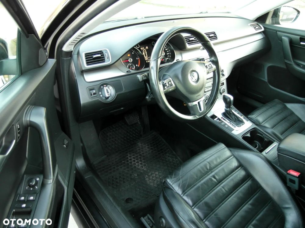 Volkswagen Passat 2.0 TDI 4Motion DSG BlueMotion Tech R-Line - 25