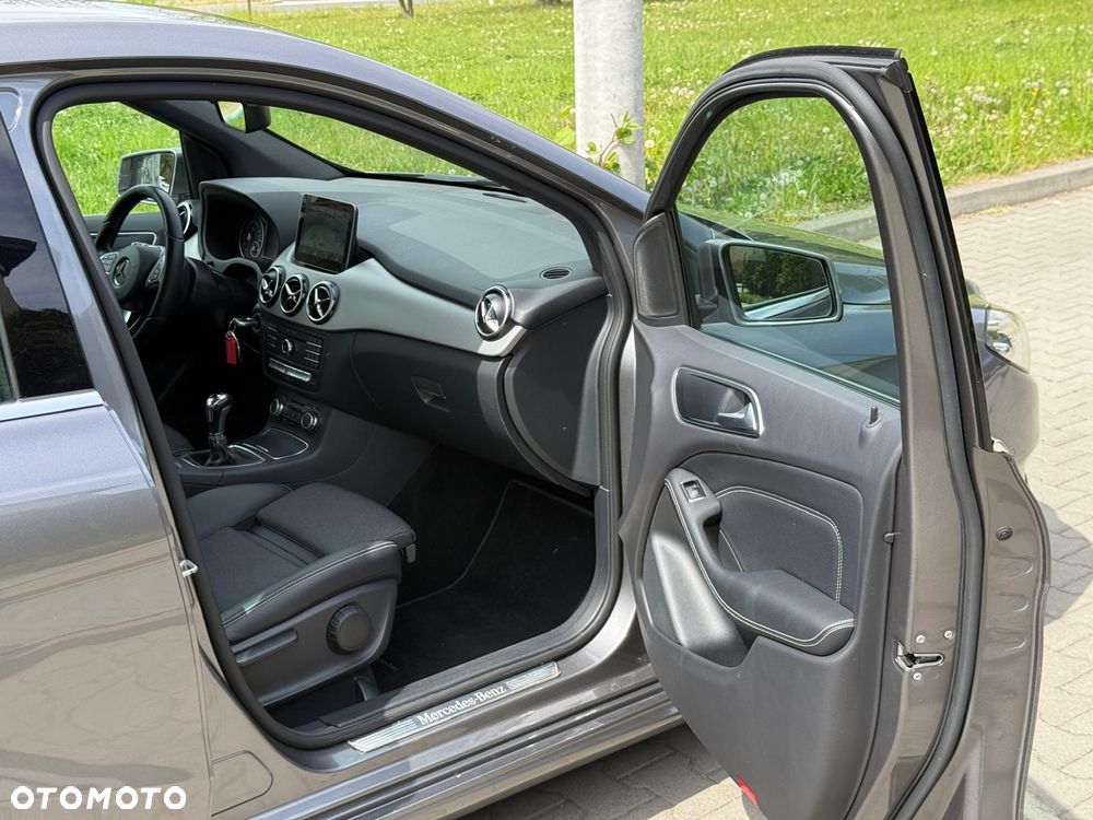 Mercedes-Benz Klasa B 180 BlueEFFICIENCY Edition Style - 22