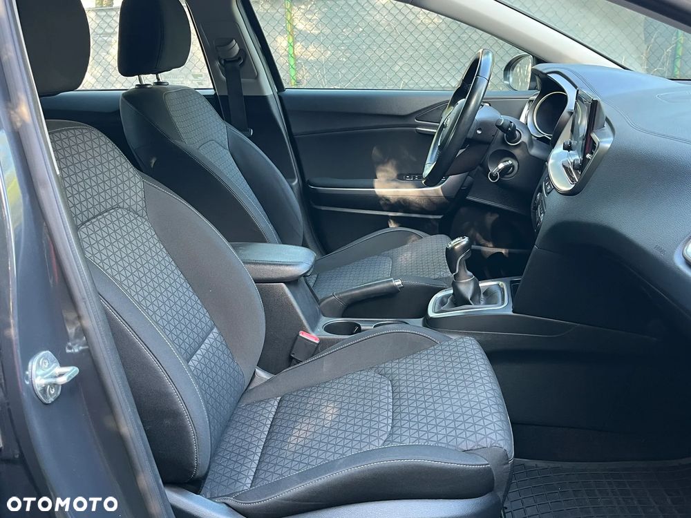 Kia Ceed 1.5 T-GDI L - 23