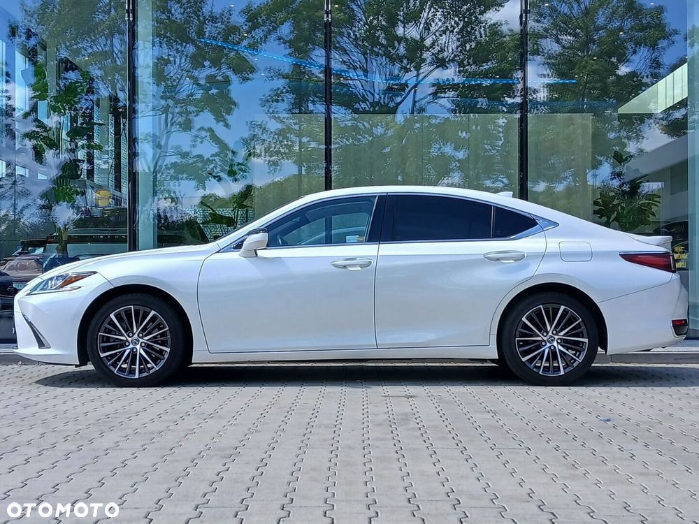 Lexus ES - 3