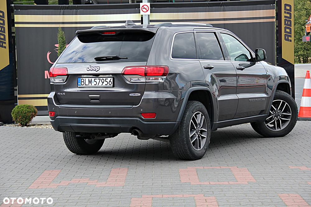 Jeep Grand Cherokee - 17