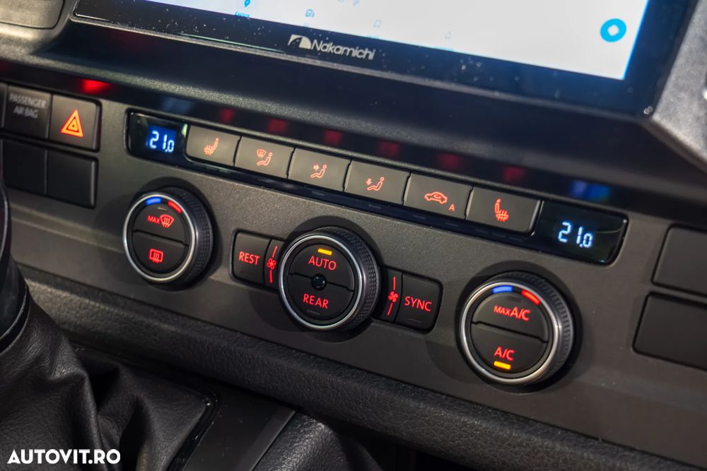 Volkswagen Caravelle - 20