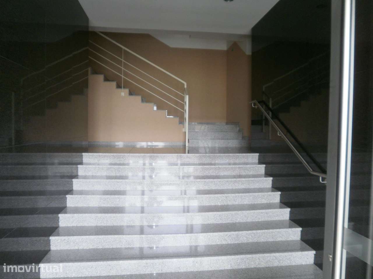 Apartamento T2 com varanda e garagem fechada em Gaia - Grande imagem: 5/17