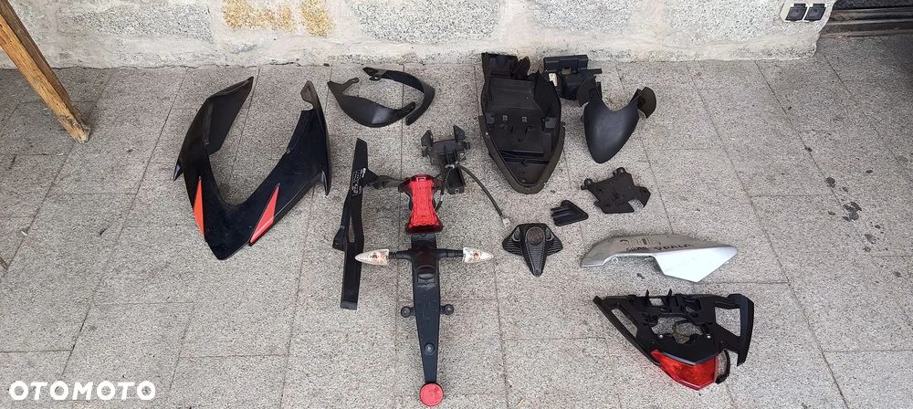 APRILIA SHIVER DORSODURO OWIEWKA OGON LAMPA RĄCZKI PASAŻERA - 19