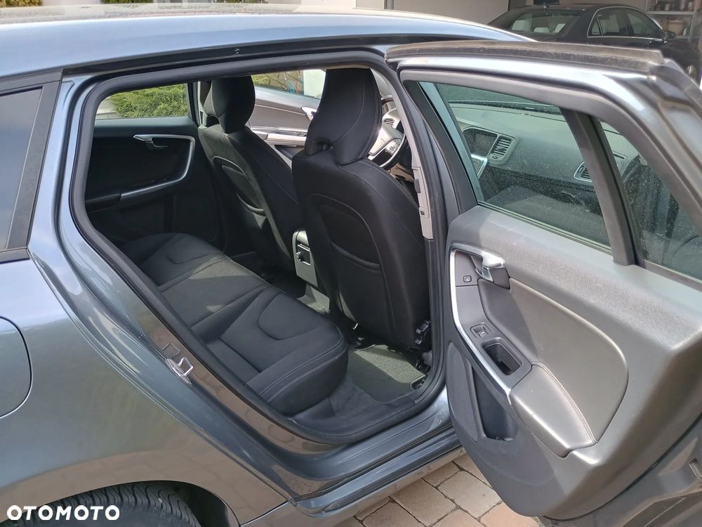 Volvo V60 D2 Geartronic Momentum - 11