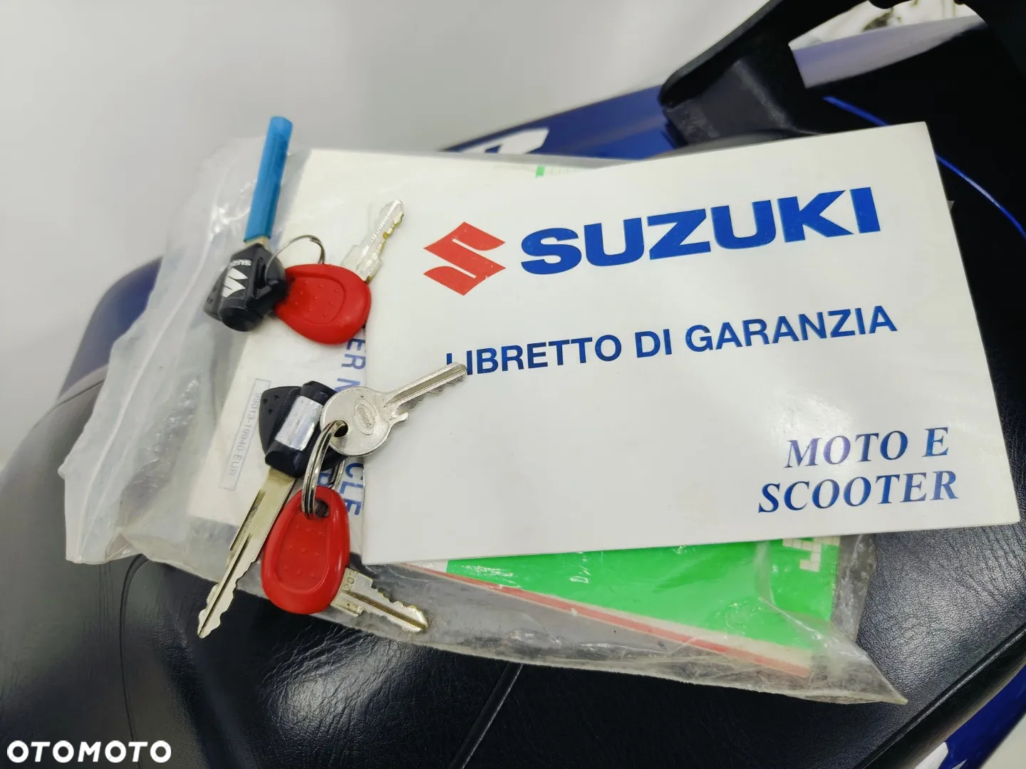 Suzuki GSR - 27