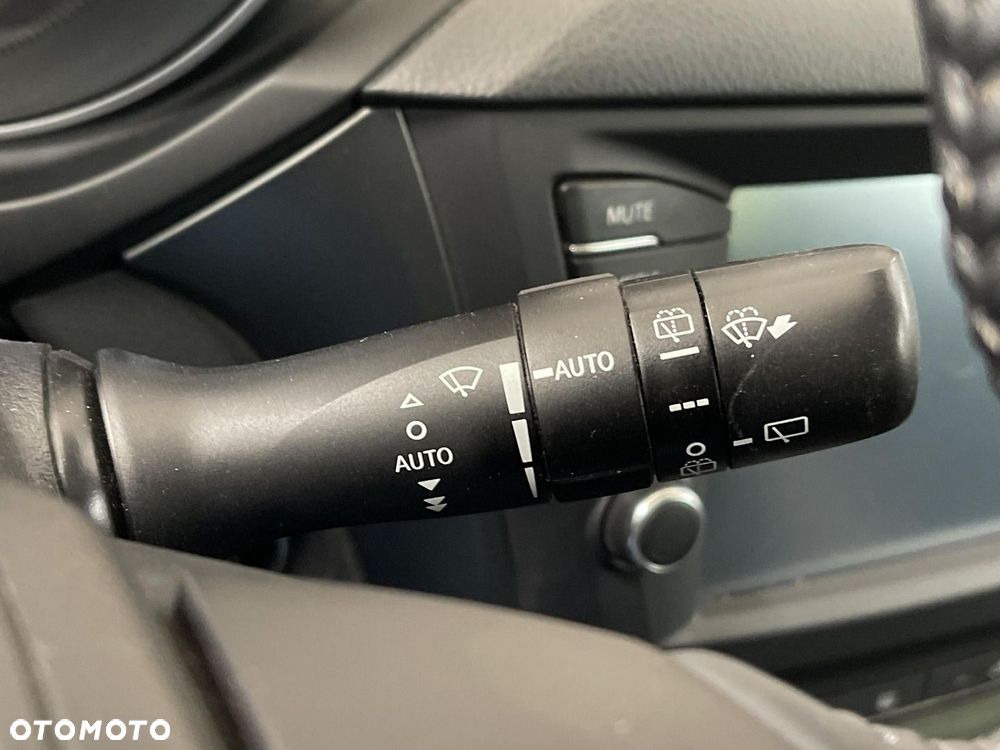 Toyota Avensis - 16