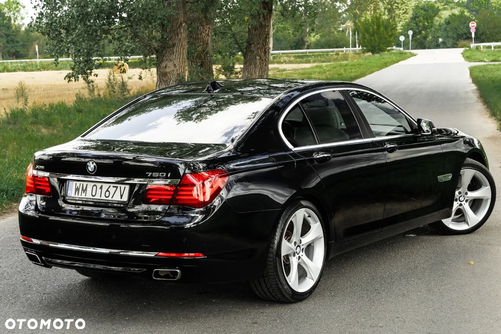 BMW Seria 7 750i xDrive - 10