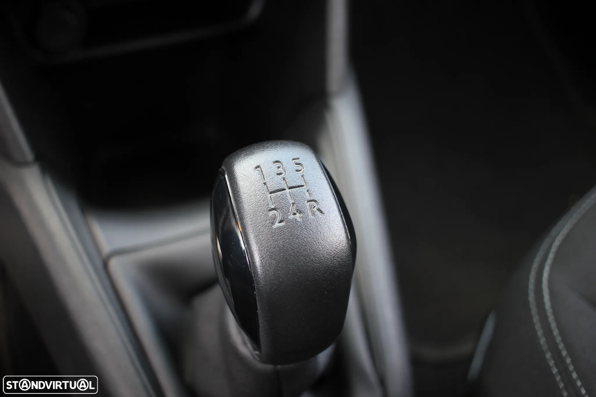 Peugeot 208 - 14