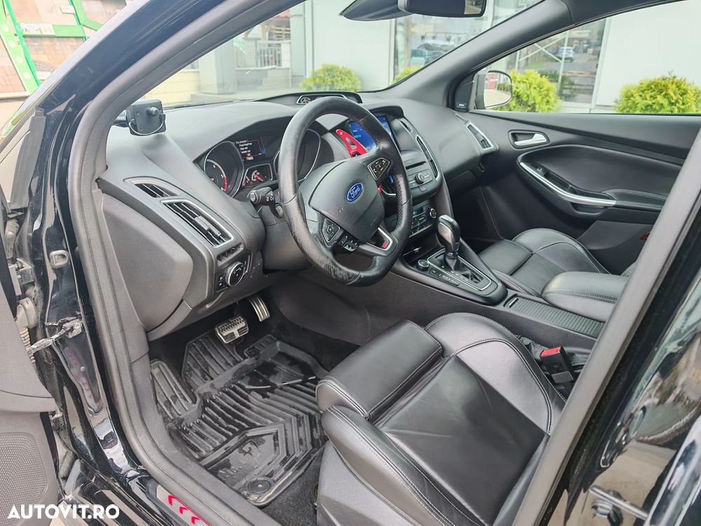 Ford Focus Powershift ST - 8