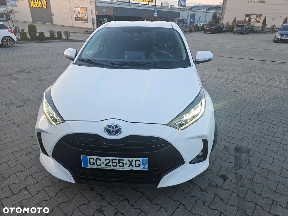 Toyota Yaris Hybrid 100 Dynamic - 8