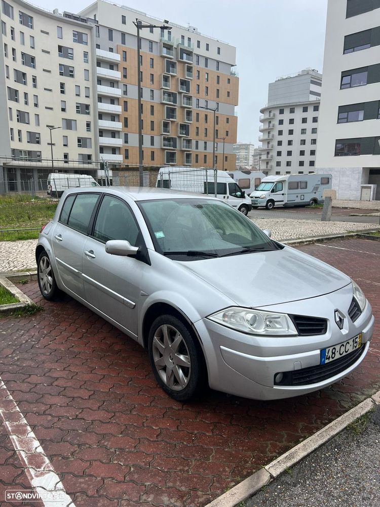Renault Mégane 1.5 dCi Dynamique Luxe - 4