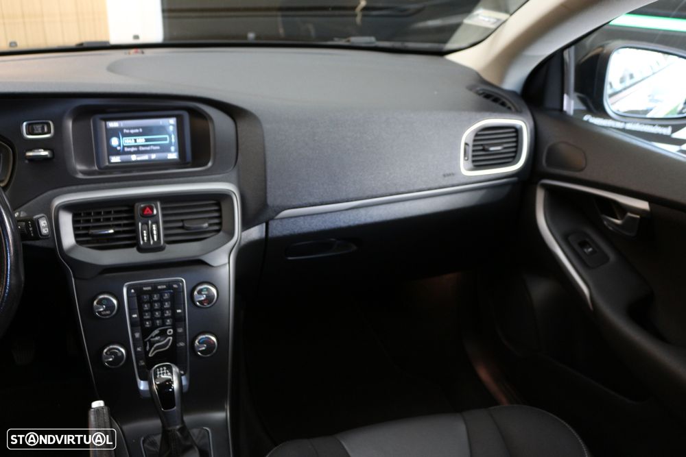 Volvo V40 2.0 D3 Momentum - 27