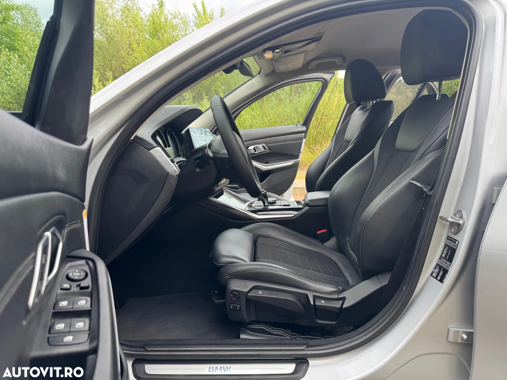 BMW Seria 3 320i Aut. Sport Line - 28