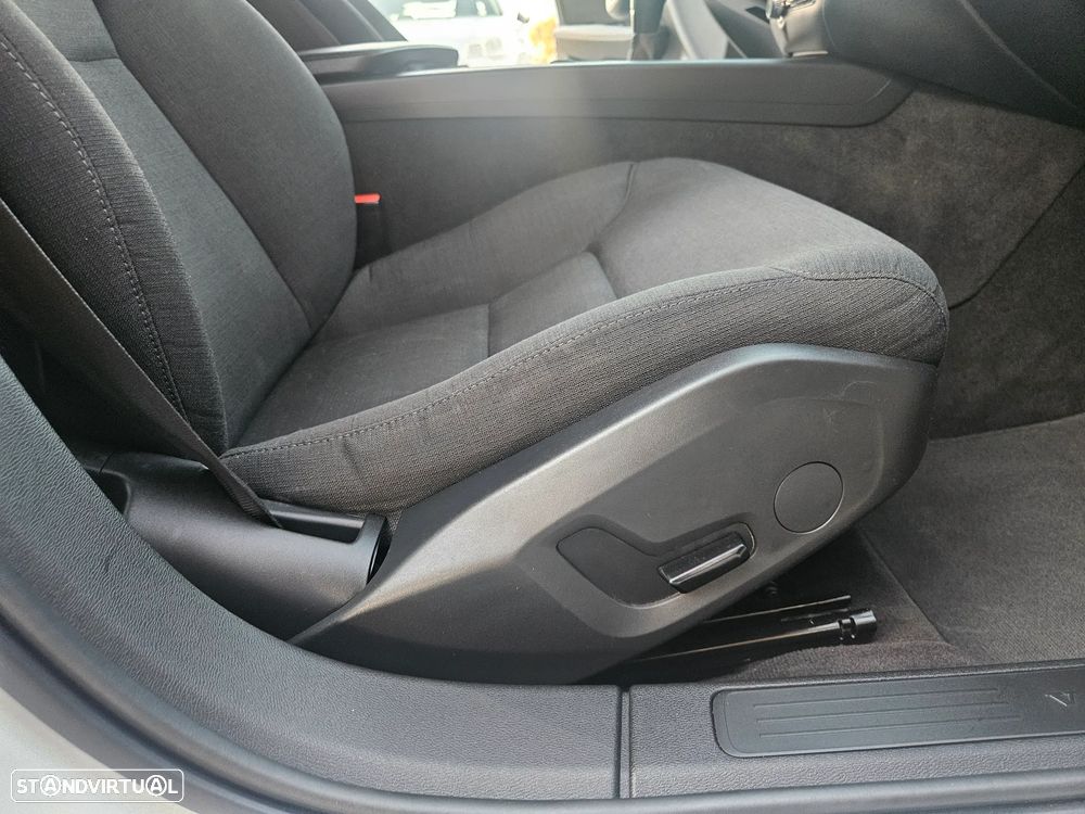 Volvo V60 2.0 D3 Momentum - 23