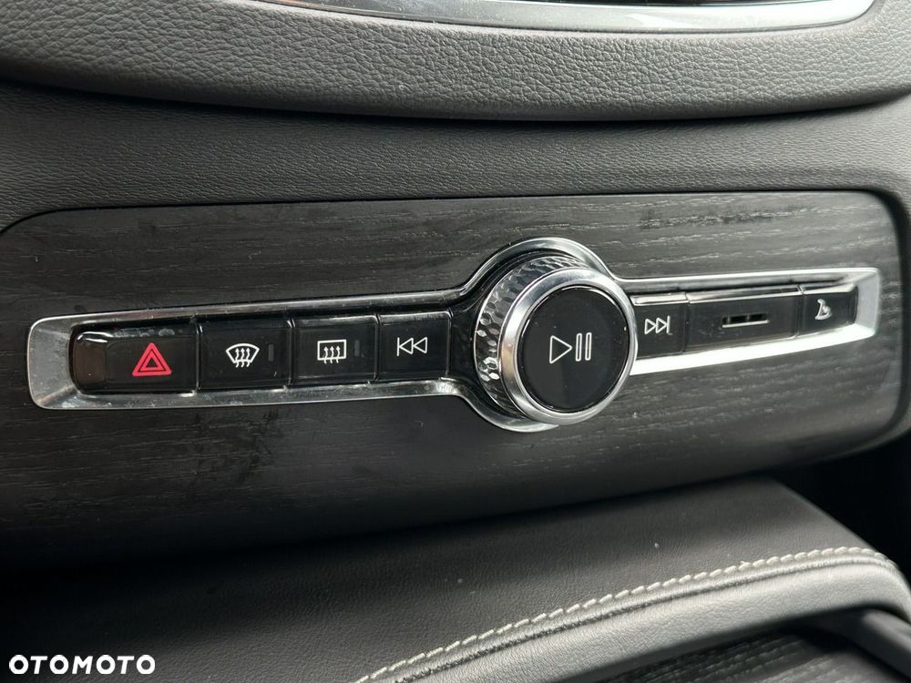 Volvo XC 90 T8 AWD Plug-In Hybrid Plus Dark 7os - 32