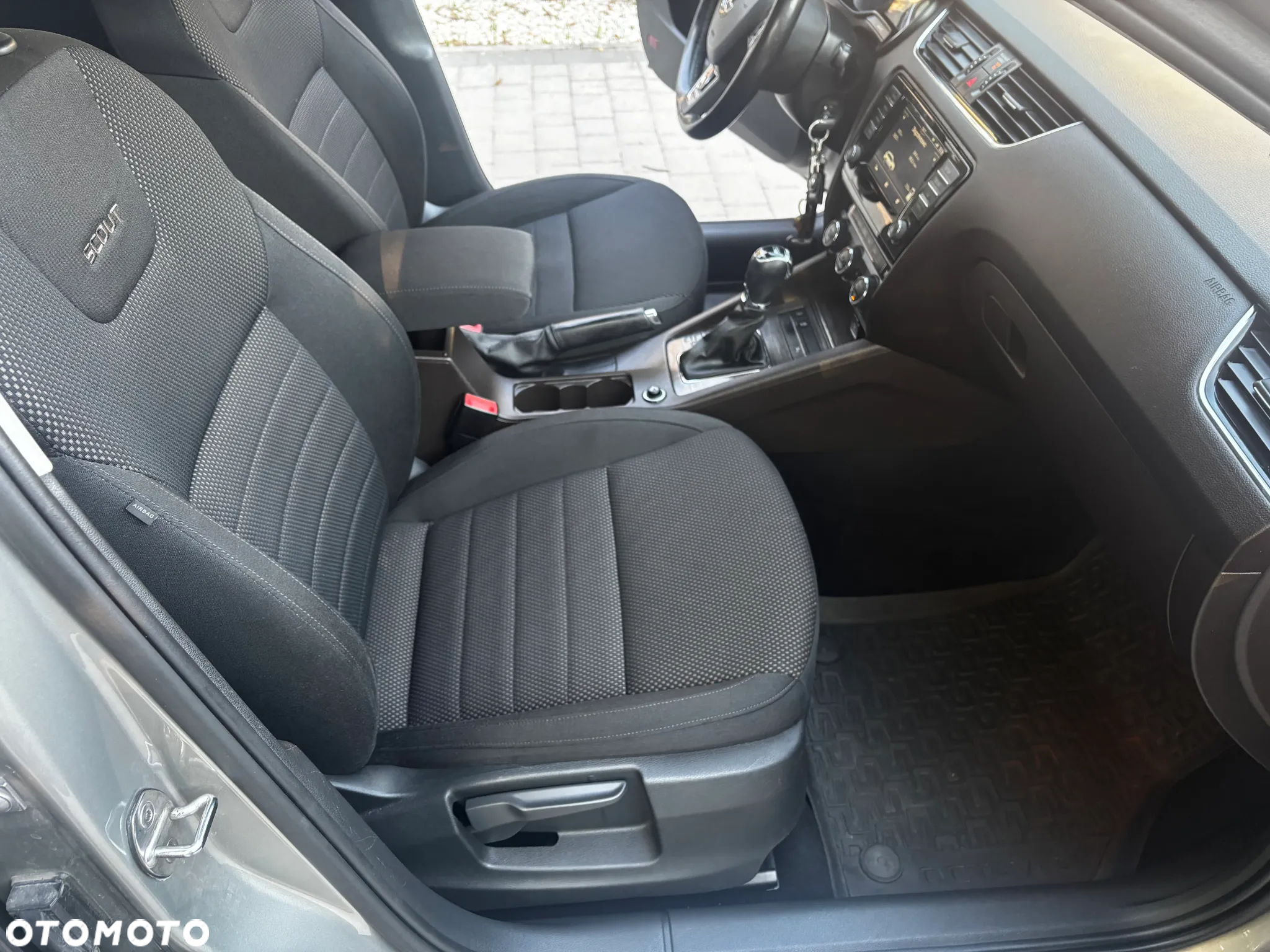 Skoda Octavia 2.0 TDI 4x4 Ambition DSG - 19
