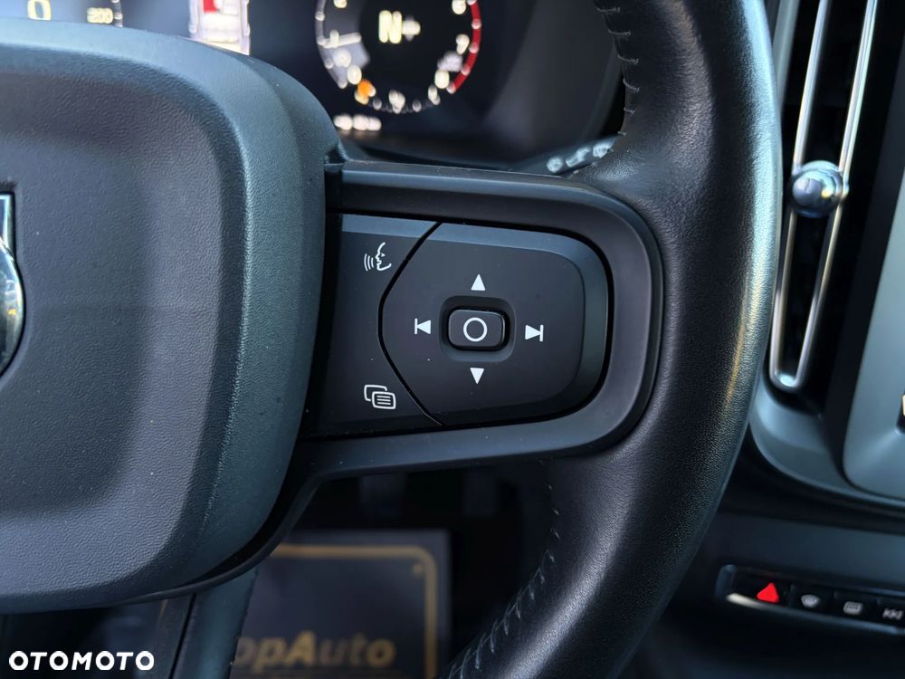 Volvo XC 40 - 24
