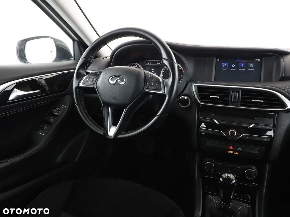 Infiniti Q30 - 17