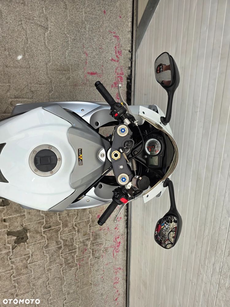 Suzuki GSX-R - 25