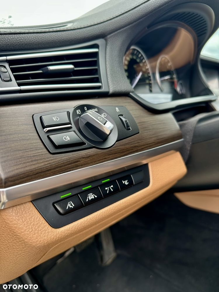 BMW Seria 7 750d xDrive - 39