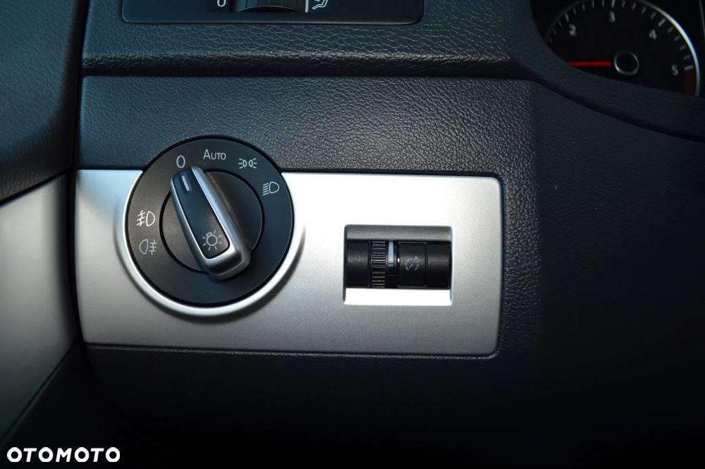 Volkswagen Multivan - 28