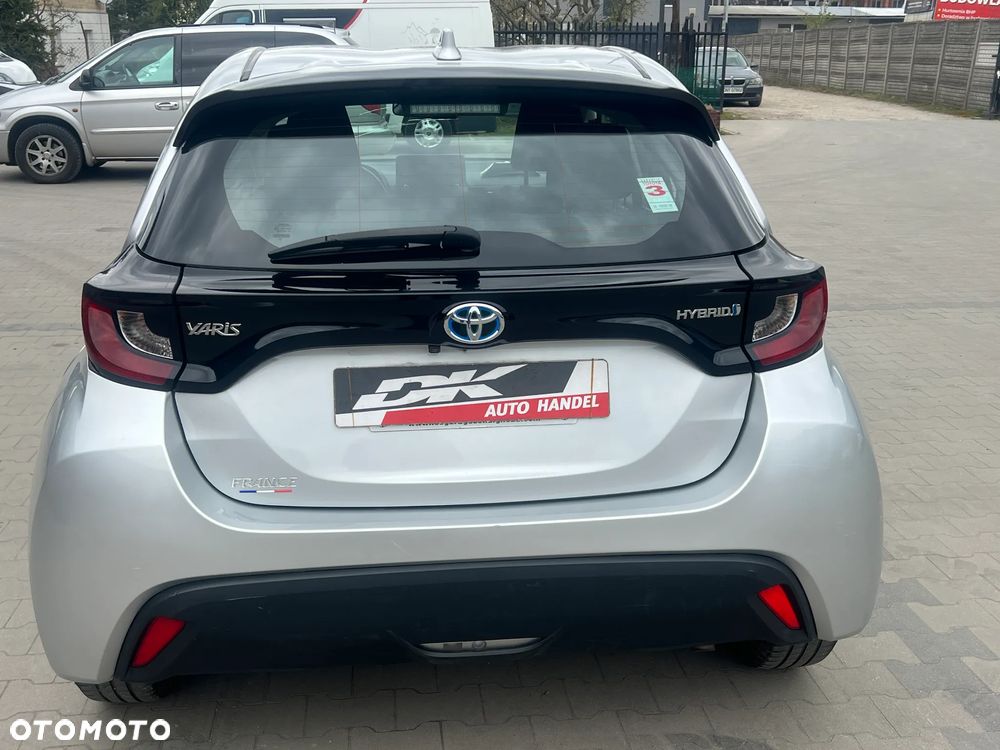Toyota Yaris Hybrid 100 Premium - 8