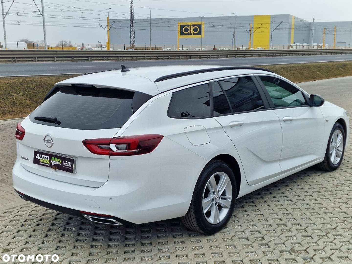 Opel Insignia - 36