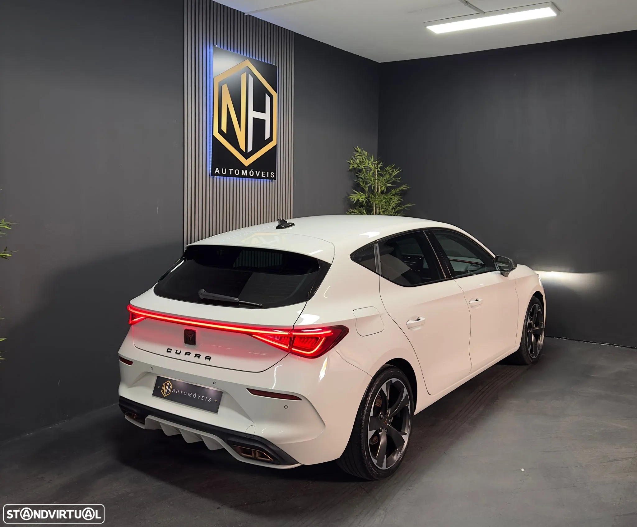 Cupra Leon 1.4 e-Hybrid MID DSG - 4