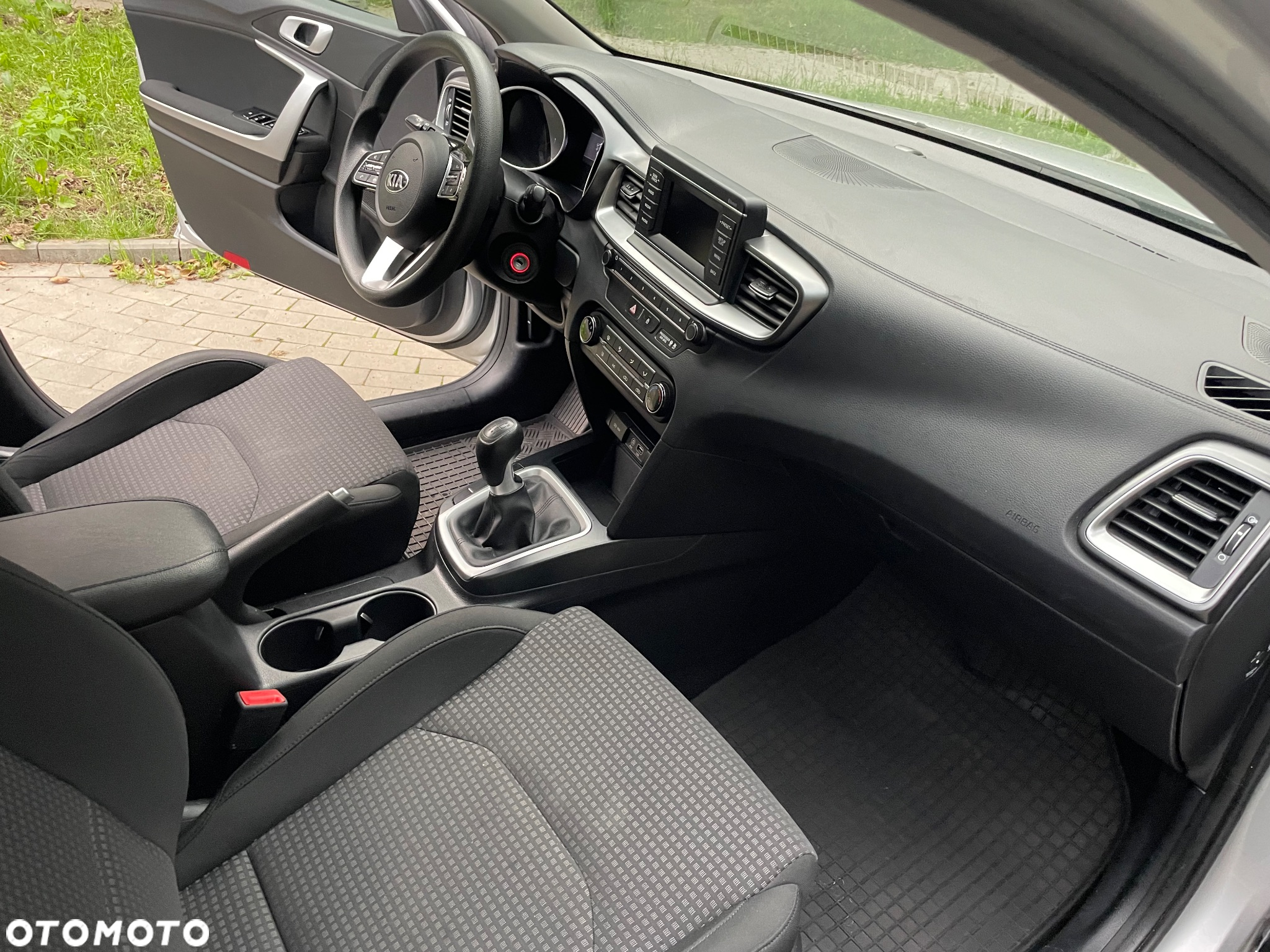 Kia Ceed 1.4 L - 12