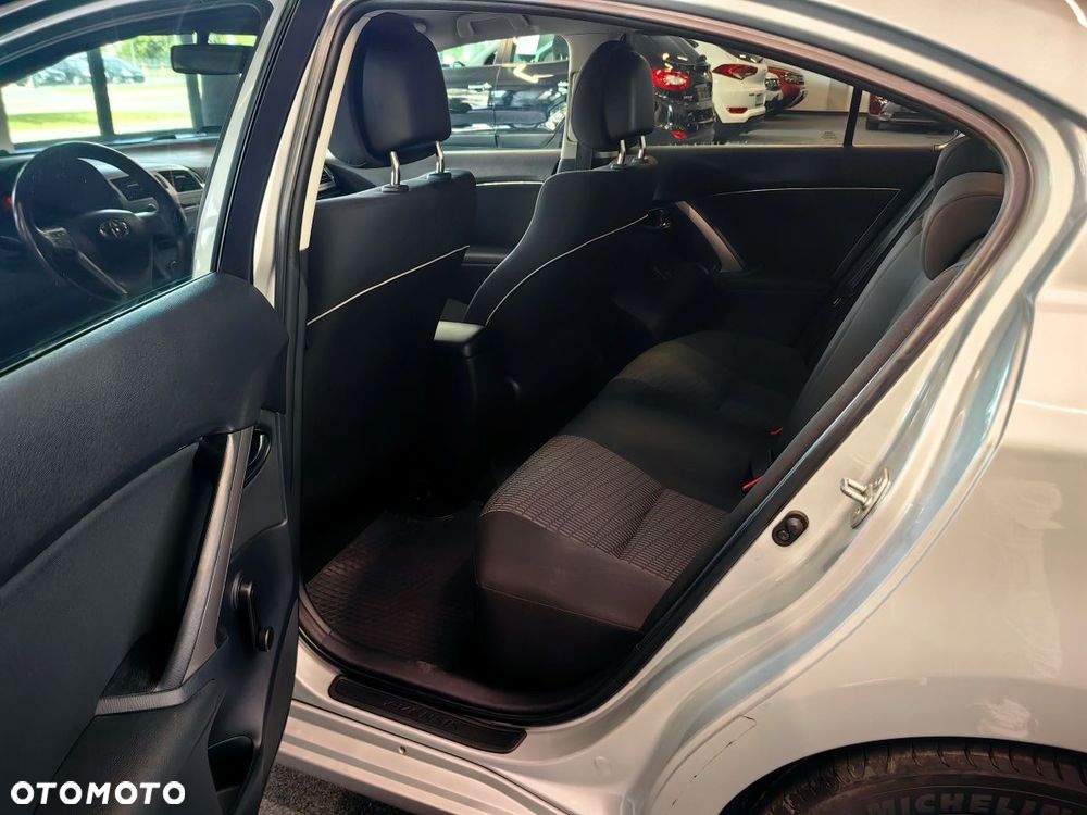Toyota Avensis 1.8 Sol - 8