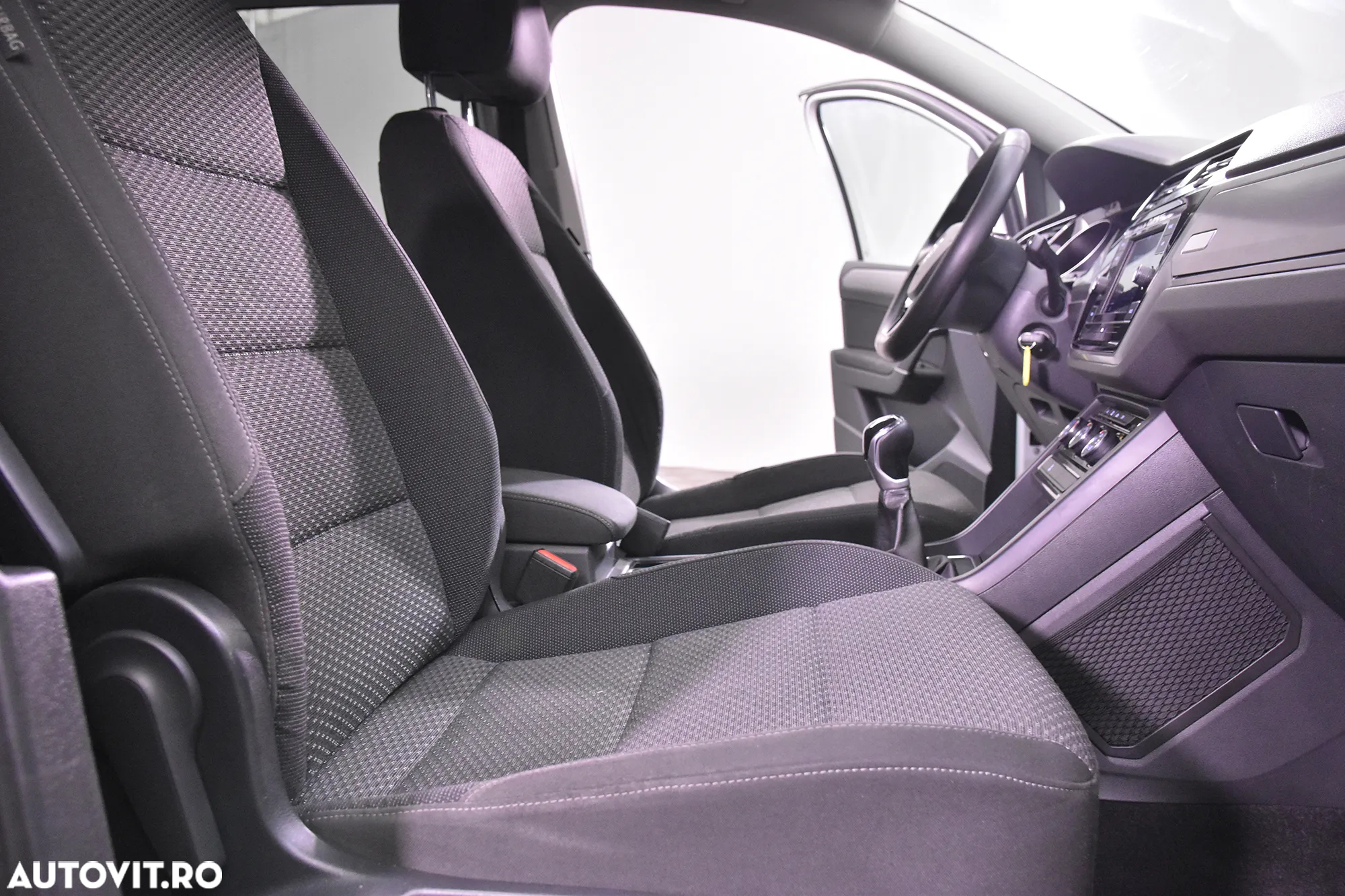 Volkswagen Touran - 11