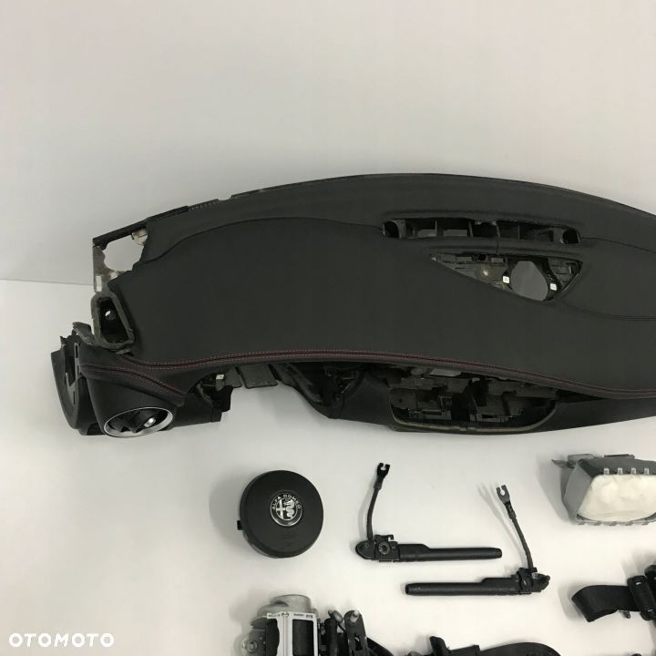 GIULIA DESKA ROZDZIELCZA SKÓRA KONSOLA KOKPIT PULPIT PODUSZKI AIRBAG AIR BAG PASY KIT SET - 2