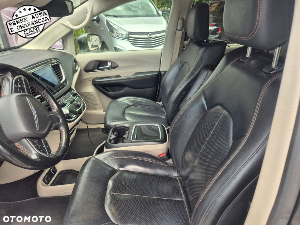 Chrysler Pacifica - 10