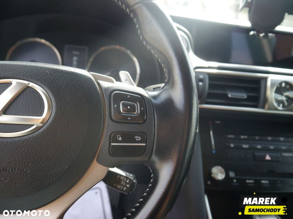 Lexus IS - 15