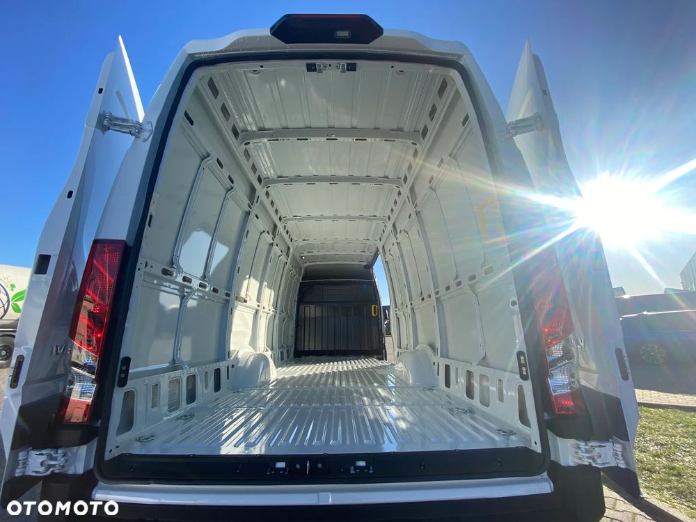 Iveco Daily 35s18HA8V 3.0 furgon l4h2, hak 3.5 tony AUTOMAT ZF - 4