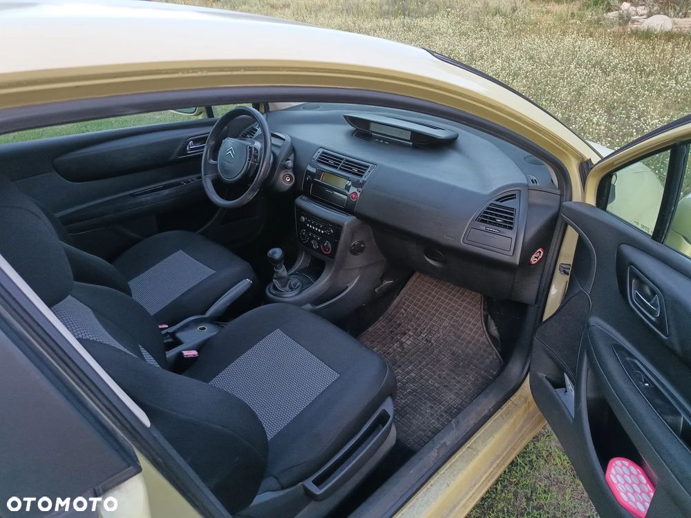 Citroën C4 1.4 16V X - 10
