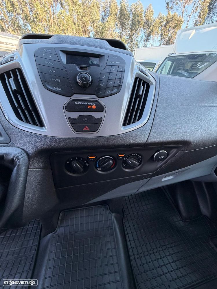 Ford Transit Custom - 9 Lugares - 13
