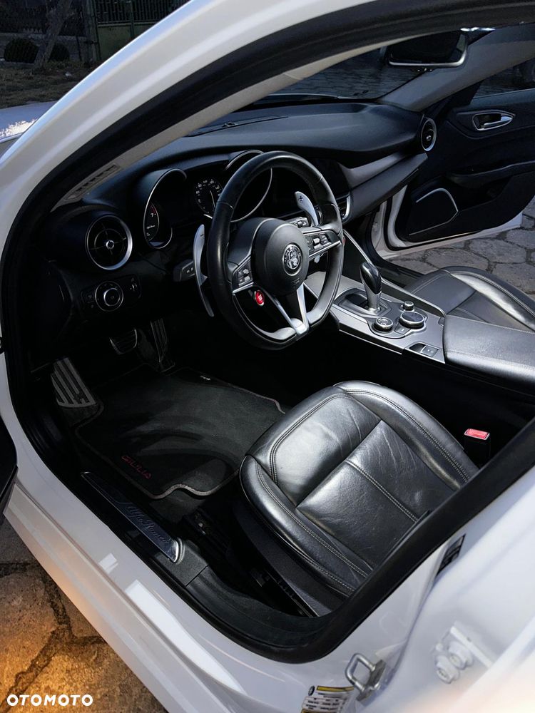 Alfa Romeo Giulia - 17