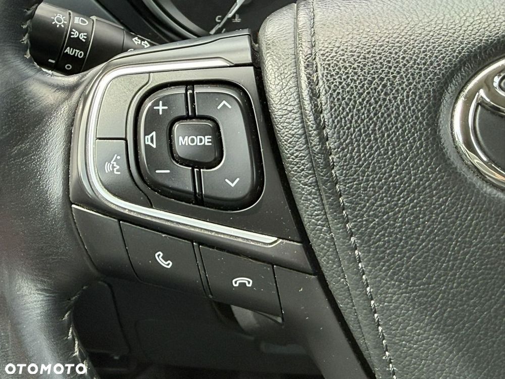 Toyota Avensis 1.6 D-4D Premium - 19