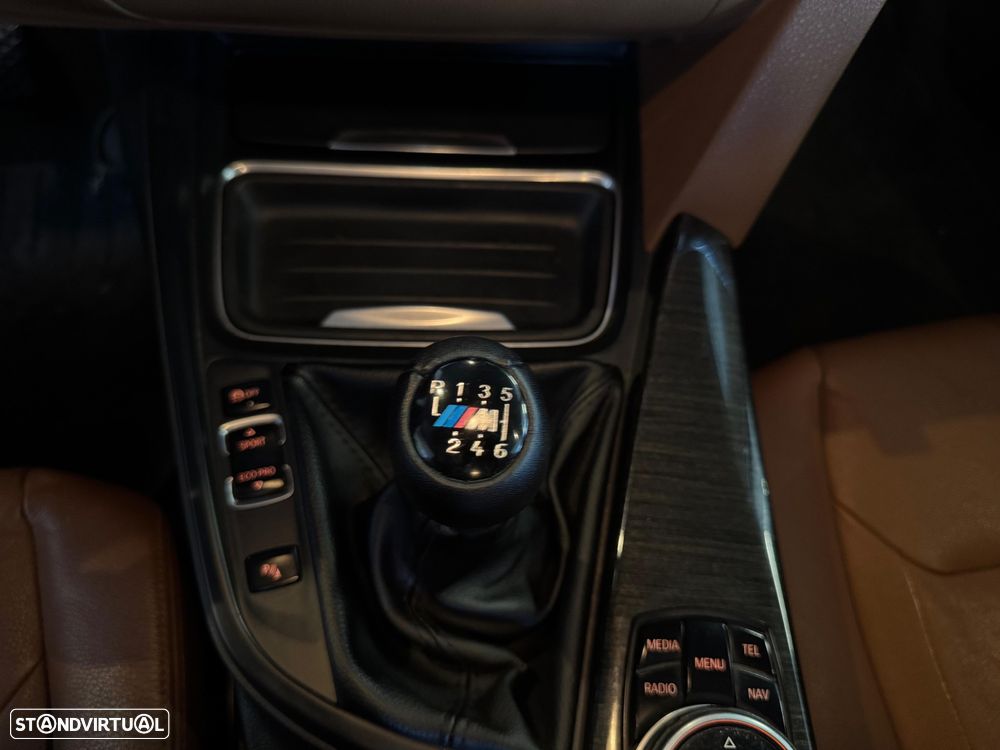 BMW 320 d EfficientDynamics Line Luxury - 23