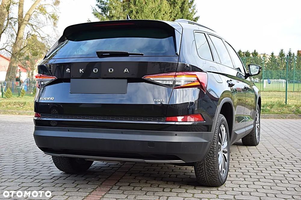 Skoda Kodiaq 2.0 TDI 4x4 DSG Sportline - 4
