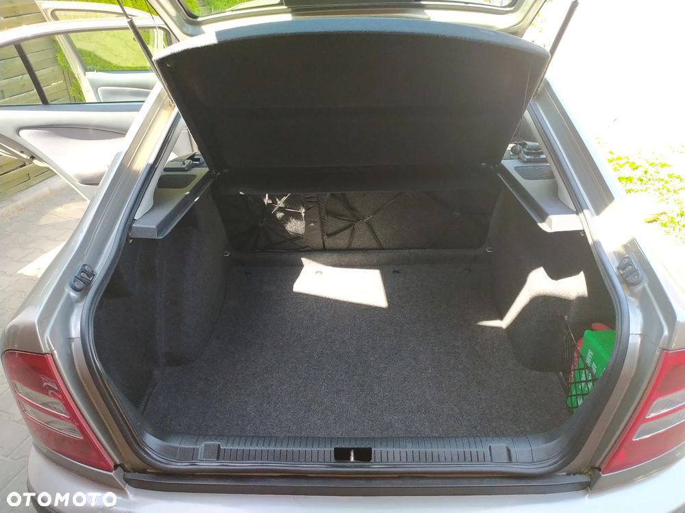 Skoda Octavia 1.6 Tour - 3