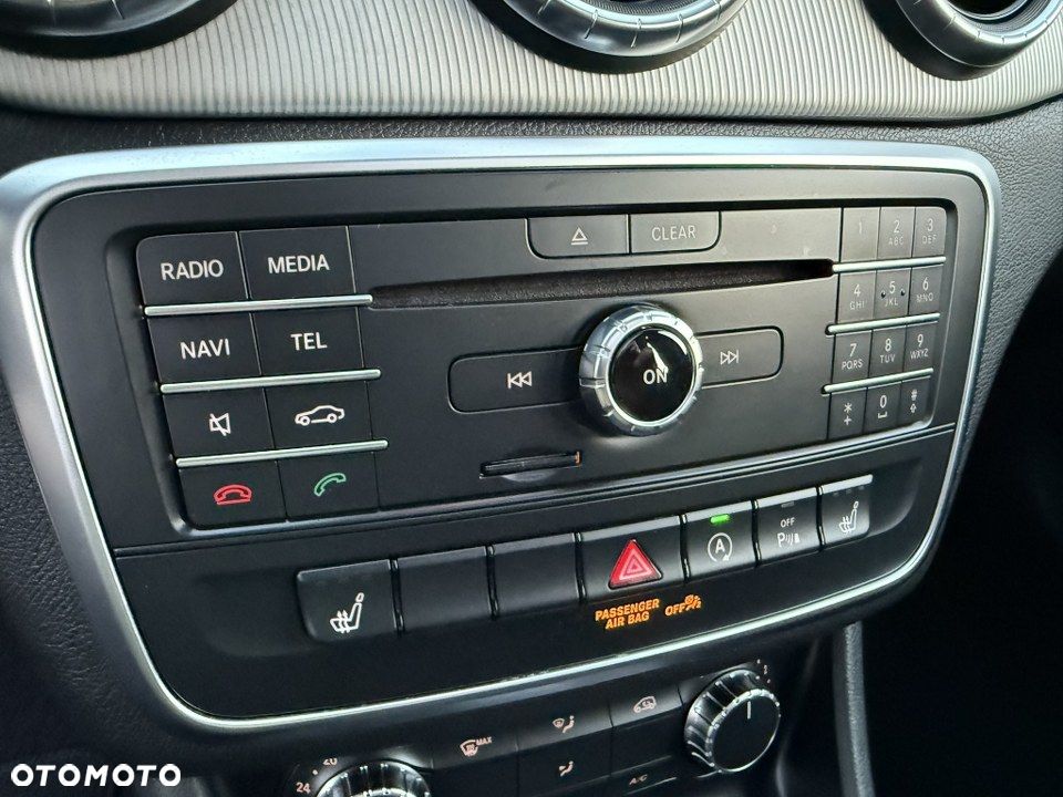 Mercedes-Benz CLA 180 AMG Line - 26