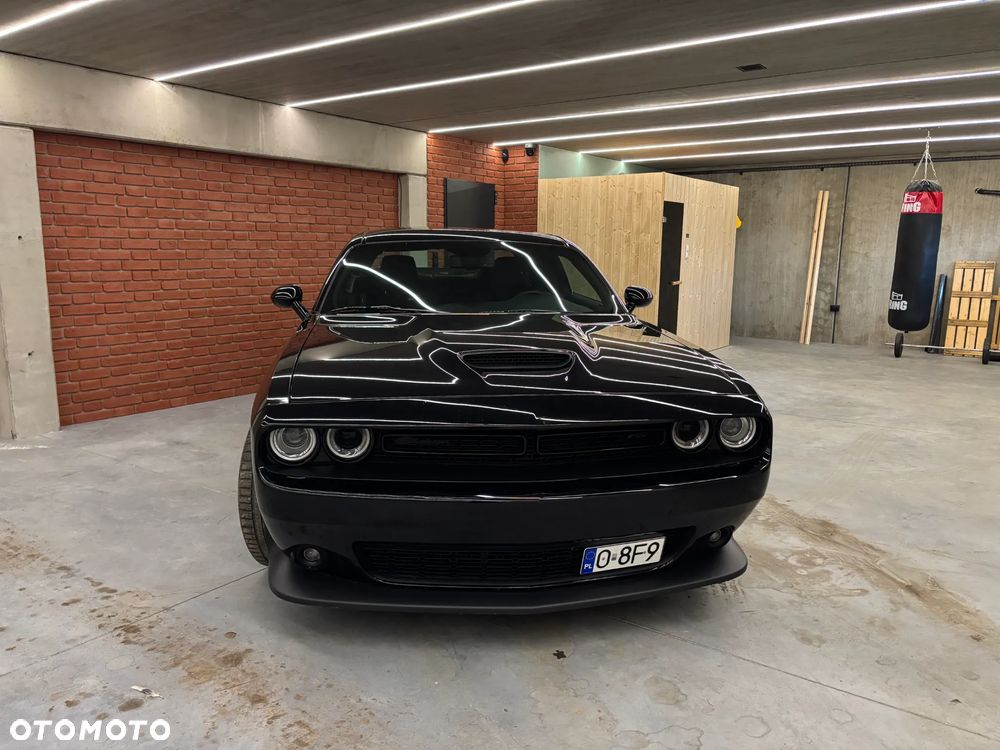 Dodge Challenger - 11
